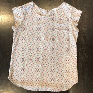 Adrienne:Tribal/geo print cap sleeve shirt 👚
